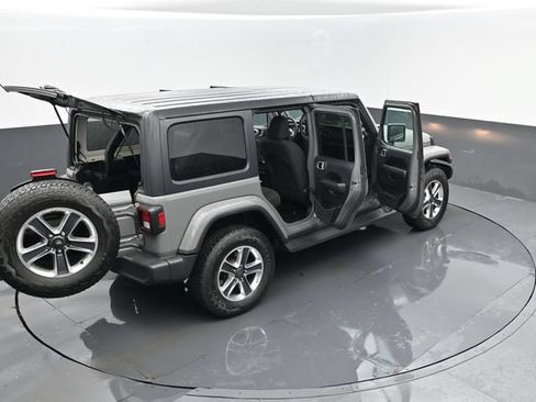 Used 2019 Jeep Wrangler Unlimited Sahara w/ Dual Top Group AWD/4WD image 26