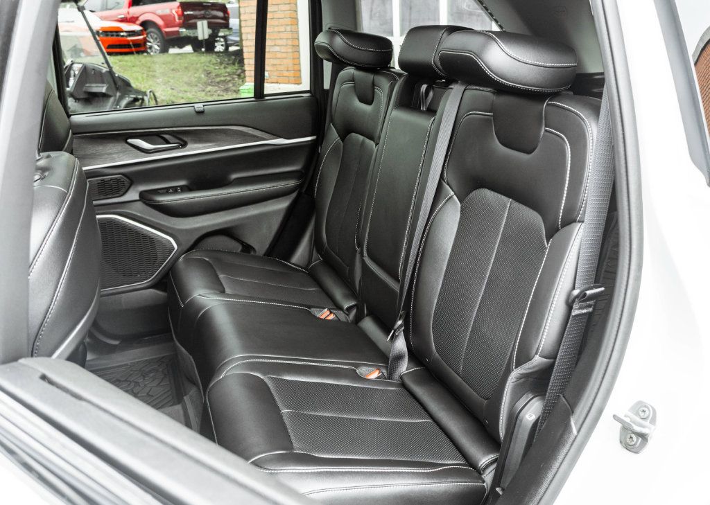 Used 2022 Jeep Grand Cherokee Limited 4xe w/ Luxury Tech Group II AWD/4WD image 26