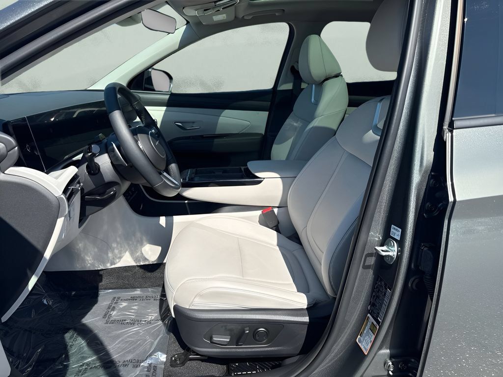Used 2025 Hyundai Tucson Limited AWD/4WD image 9