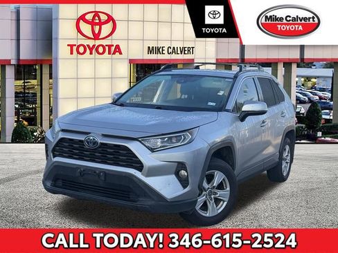 Used 2021 Toyota RAV4 XLE w/ Convenience Package image 1