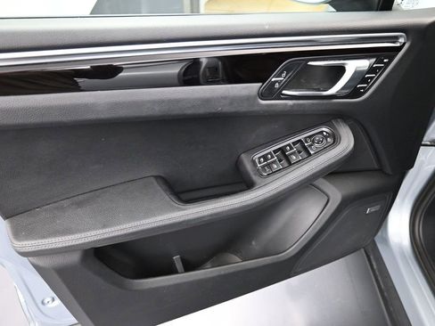 Certified 2021 Porsche Macan image 22