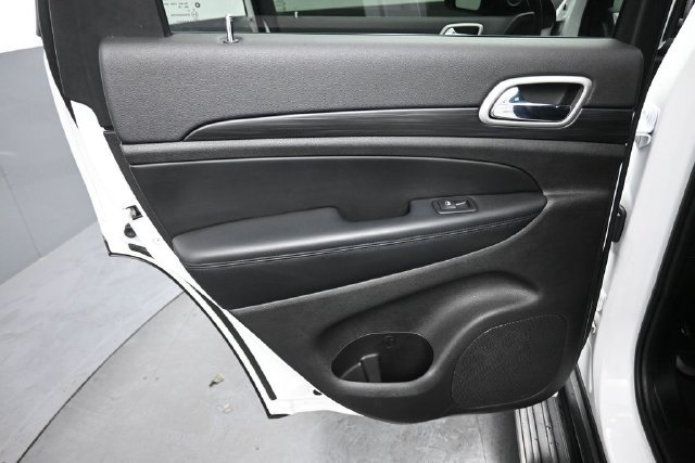 Used 2020 Jeep Grand Cherokee Laredo w/ Security & Convenience Group AWD/4WD image 22
