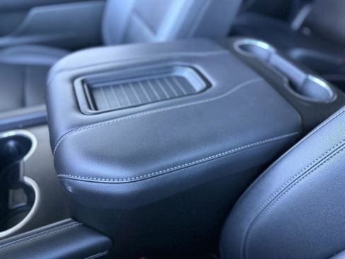 Used 2022 Chevrolet Suburban Z71 w/ Z71 Off-Road Package image 23