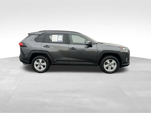 Used 2021 Toyota RAV4 XLE w/ Convenience Package image 8