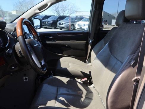 Used 2012 Chrysler Town & Country Limited w/ Trailer Tow Group image 14