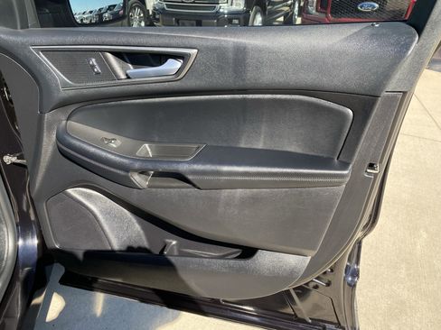 Used 2022 Ford Edge SE w/ Black Appearance Package image 3