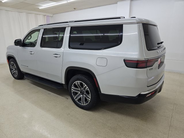 Used 2024 Jeep Wagoneer L Series II w/ Flexible Seating Group AWD/4WD image 19