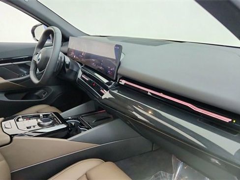 Used 2024 BMW 530i xDrive 530i xDrive w/ Premium Package image 21