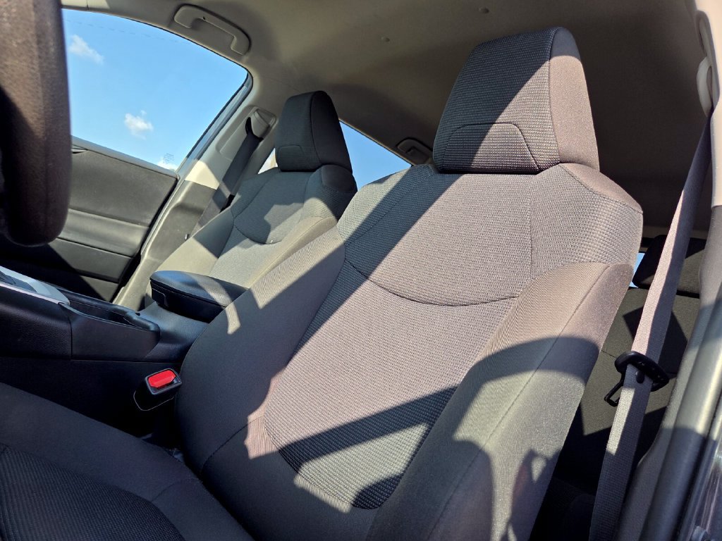 Used 2025 Toyota RAV4 LE AWD/4WD image 11