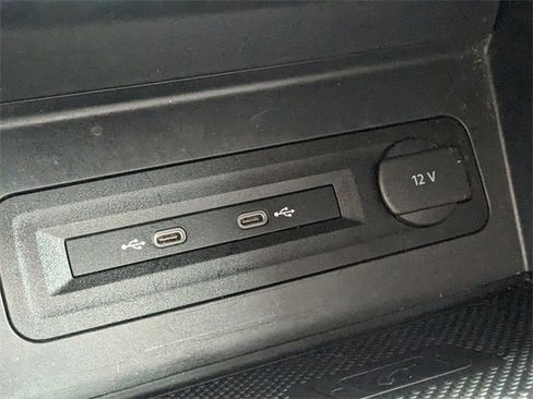 Used 2021 Volkswagen Atlas SE image 28