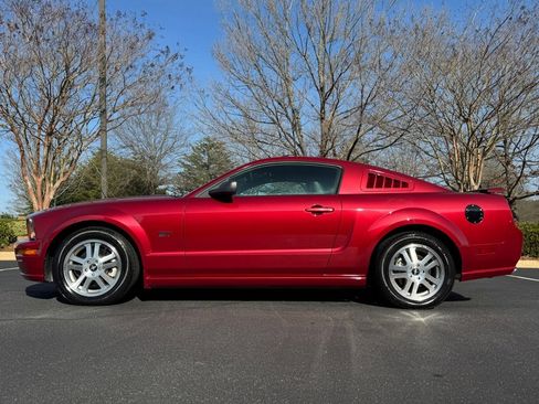 Used 2006 Ford Mustang GT image 3