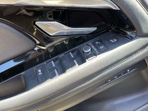 Used 2020 Land Rover Range Rover Evoque SE AWD/4WD image 9