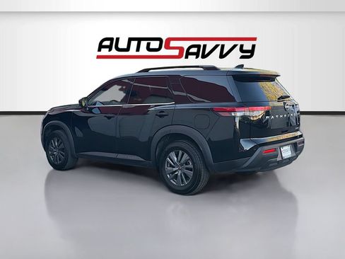 Used 2023 Nissan Pathfinder SV AWD/4WD image 5