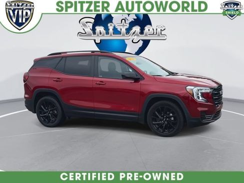 Used 2023 GMC Terrain SLE w/ Elevation Edition FWD image 2