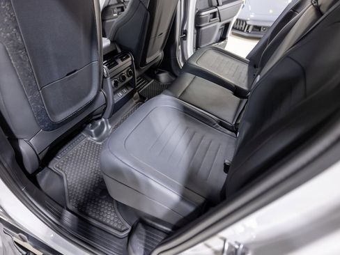 Used 2026 Land Rover Defender 110 OCTA image 39