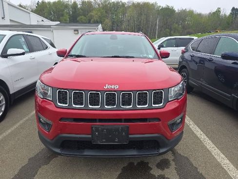Used 2018 Jeep Compass Latitude w/ Popular Equipment Group AWD/4WD image 11