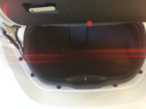 Used 2009 Volkswagen Beetle S FWD image 9