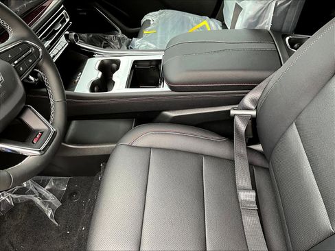 New 2026 Chevrolet Traverse Z71 w/ Enhanced Driving Package image 14