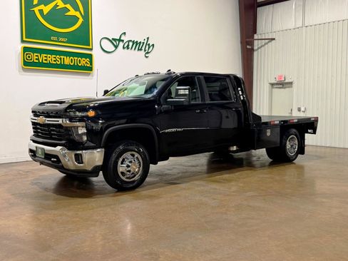 Used 2024 Chevrolet Silverado 3500 LT w/ Convenience Package AWD/4WD image 3