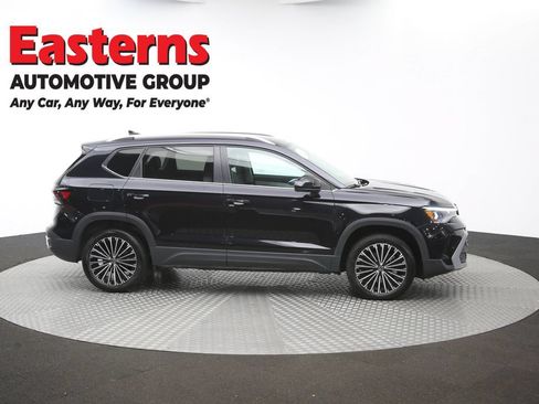 Used 2025 Volkswagen Taos SE FWD image 44