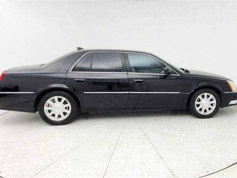 Used 2011 Cadillac DTS image 10