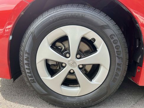 Used 2012 Toyota Prius Three FWD image 11