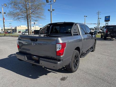Used 2024 Nissan Titan SV image 7