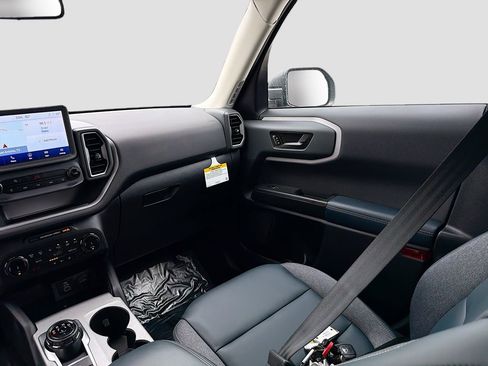 Used 2024 Ford Bronco Sport Outer Banks w/ Tech Package image 24