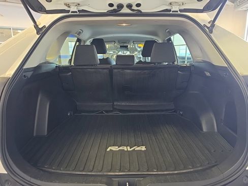 Used 2021 Toyota RAV4 XLE AWD/4WD image 27