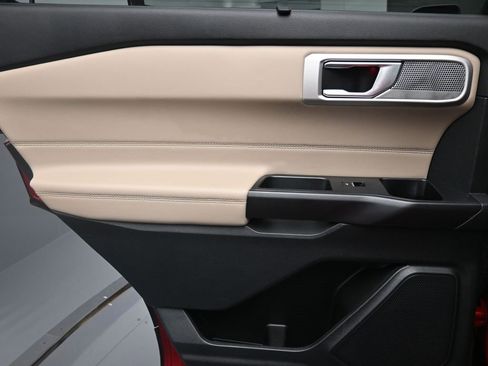 Used 2020 Ford Explorer Limited image 23