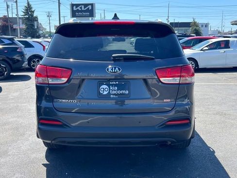 Used 2017 Kia Sorento AWD w/ LX Convenience Package image 8
