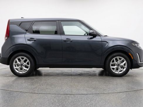 Used 2025 Kia Soul LX w/ LX Technology Package FWD image 11