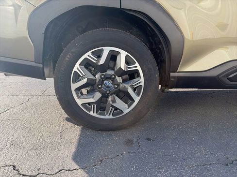 Used 2025 Subaru Forester Premium image 9