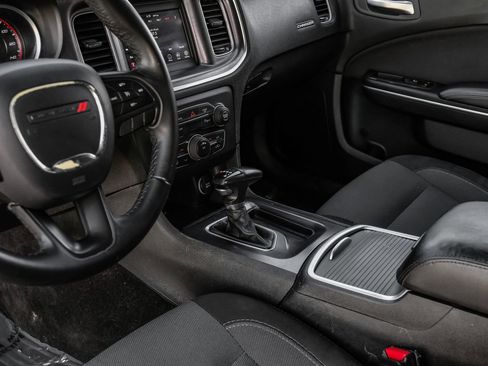 Used 2018 Dodge Charger SXT image 30