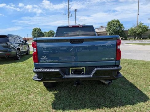 Used 2025 Chevrolet Silverado 2500 Custom w/ Custom Value Package AWD/4WD image 4