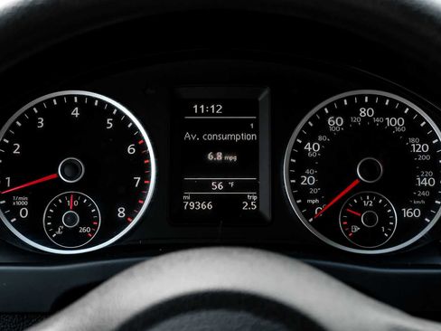 Used 2017 Volkswagen Tiguan S image 17