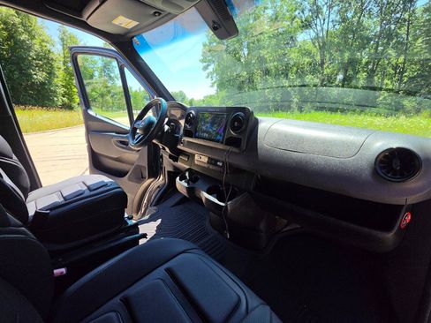 Used 2019 Mercedes-Benz Sprinter 170 image 18