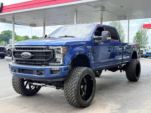 Used 2022 Ford F350 Lariat w/ Black Appearance Package AWD/4WD image 6