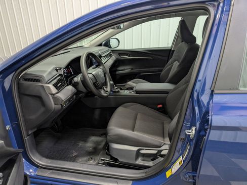 Used 2025 Toyota Camry LE image 14