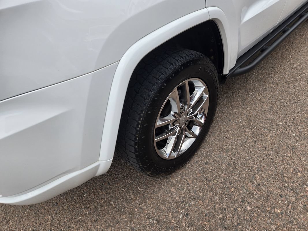 Used 2015 Jeep Grand Cherokee Overland AWD/4WD image 11