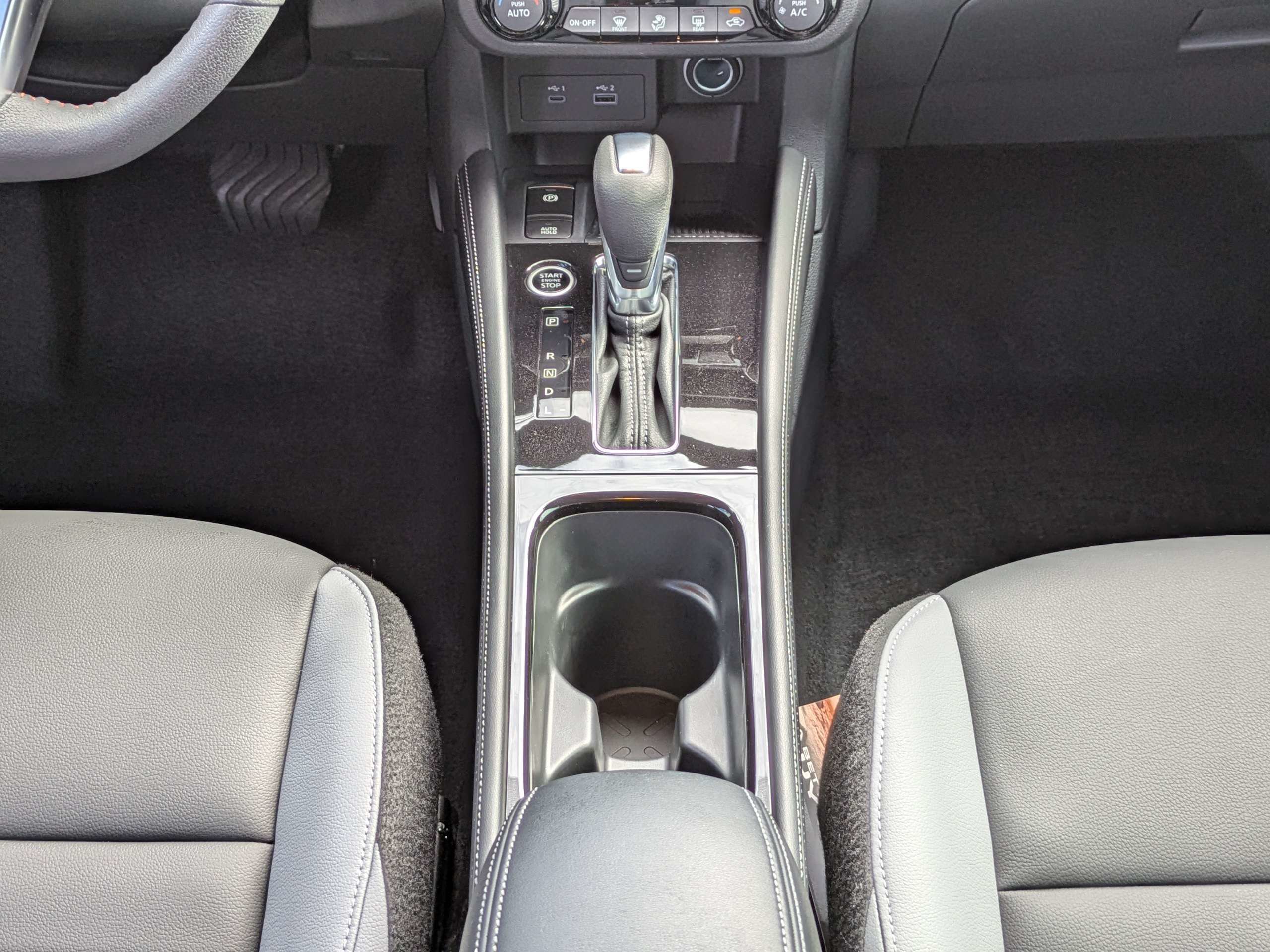 Certified 2024 Nissan Kicks SR w/ SR Premium Package FWD image 20