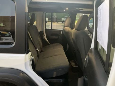 Used 2024 Jeep Wrangler Unlimited image 24