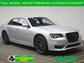 Used 2022 Chrysler 300 Touring L w/ Safetytec Plus Group image 1