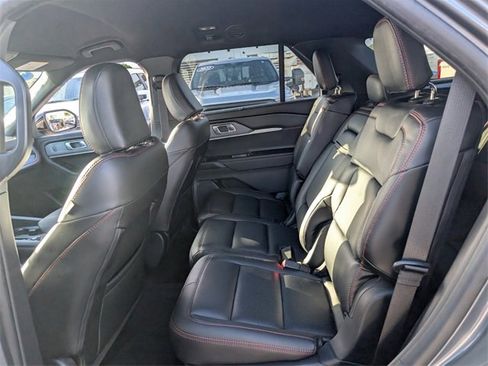 Used 2025 Ford Explorer ST-Line w/ Premium Package image 8