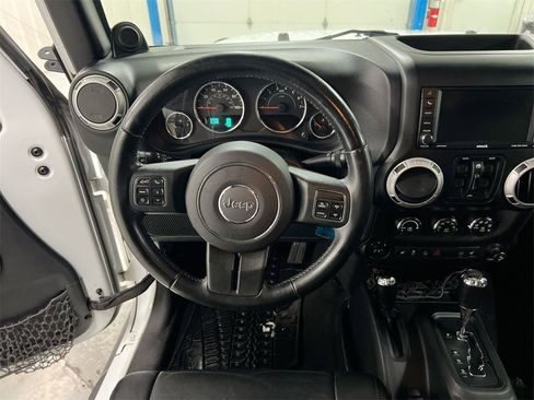 Used 2012 Jeep Wrangler Unlimited Rubicon w/ Connectivity Group image 19