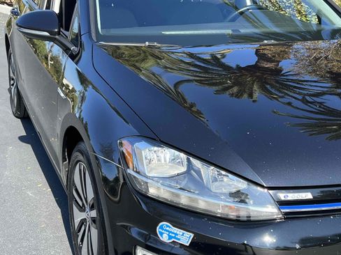 Used 2018 Volkswagen e-Golf SE w/ DC Fast Charging Package image 54