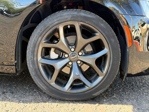 Used 2023 Chrysler 300 Touring w/ Sport Appearance Package image 9