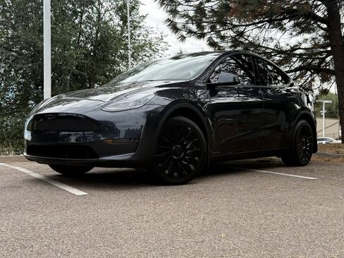 Used 2024 Tesla Model Y Long Range image 3