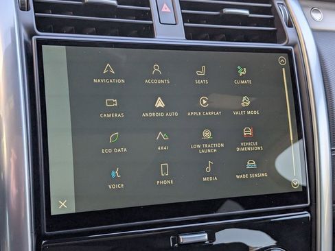 Certified 2024 Land Rover Discovery Dynamic SE image 18