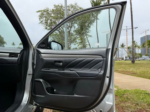 Used 2022 Mitsubishi Outlander GT AWD/4WD image 14